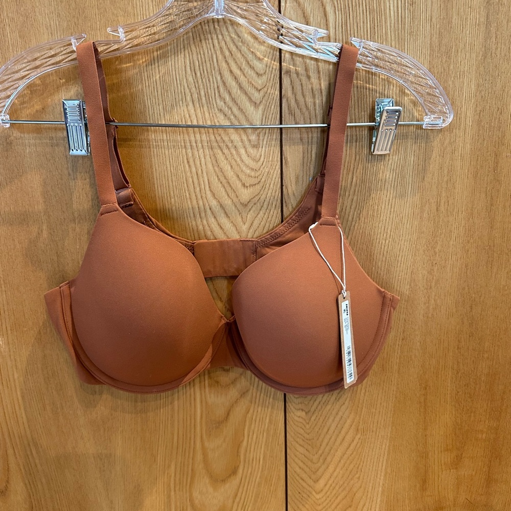 SKIMS FITS EVERYBODY T-SHIRT BRA | BRONZE × 1
BRONZE / 38 / C